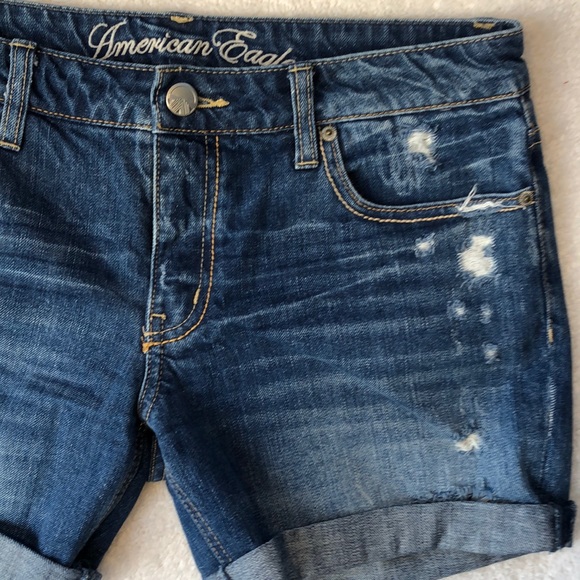 American Eagle Outfitters Blue Medium Wash Distressed Midi Shorts Size 6 - Picture 4 of 14